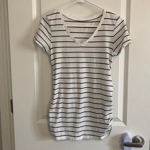 Maternity v-neck tee